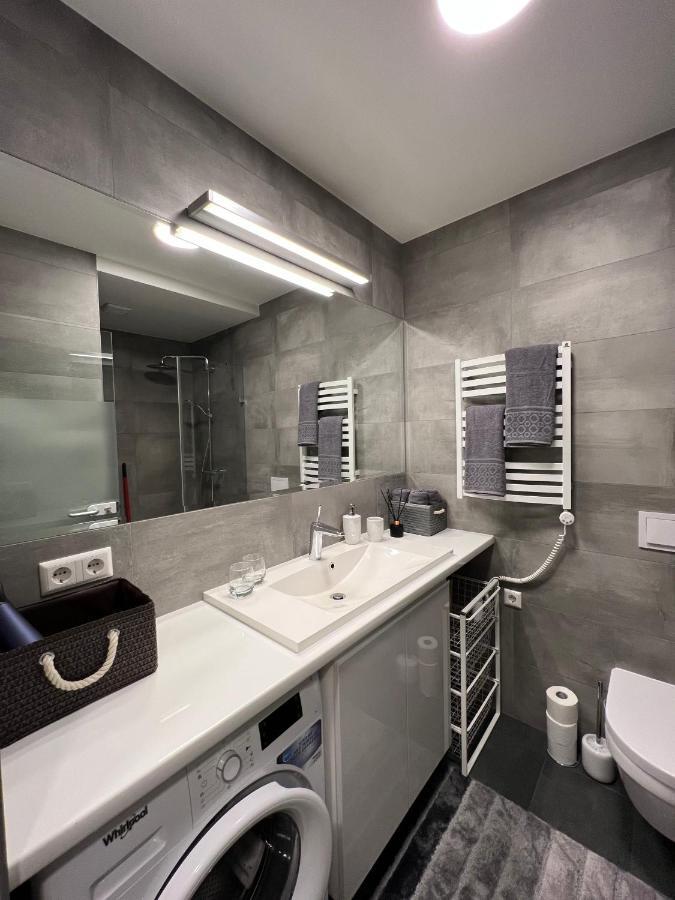 Cosy 1 Bedroom Apartment In The Heart Of Old Town With Parking カウナス エクステリア 写真