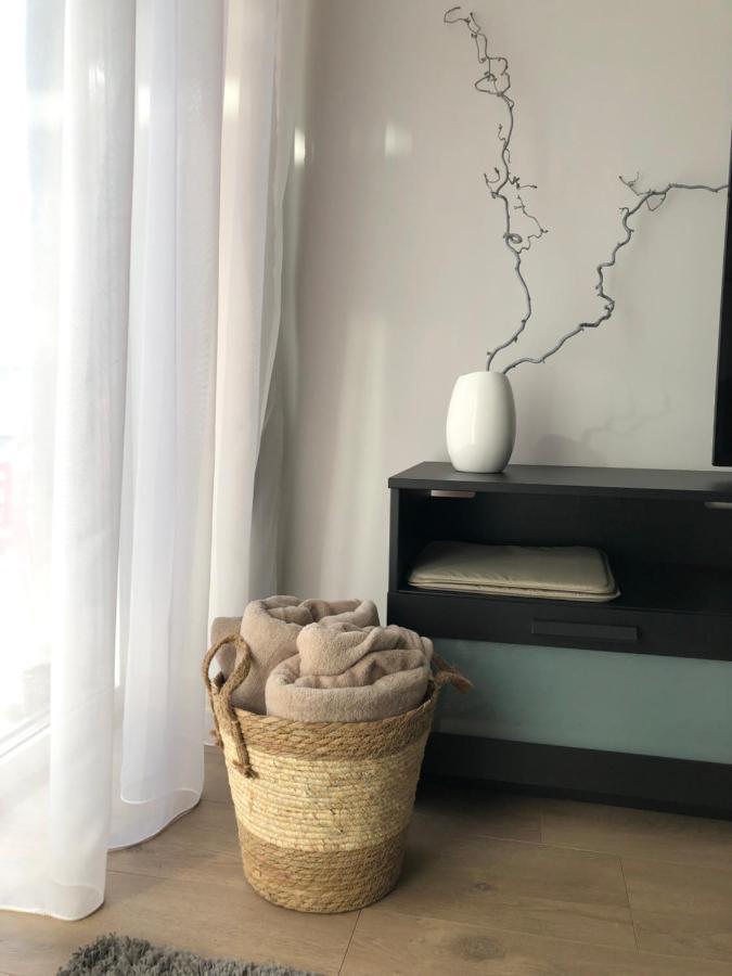 Cosy 1 Bedroom Apartment In The Heart Of Old Town With Parking カウナス エクステリア 写真